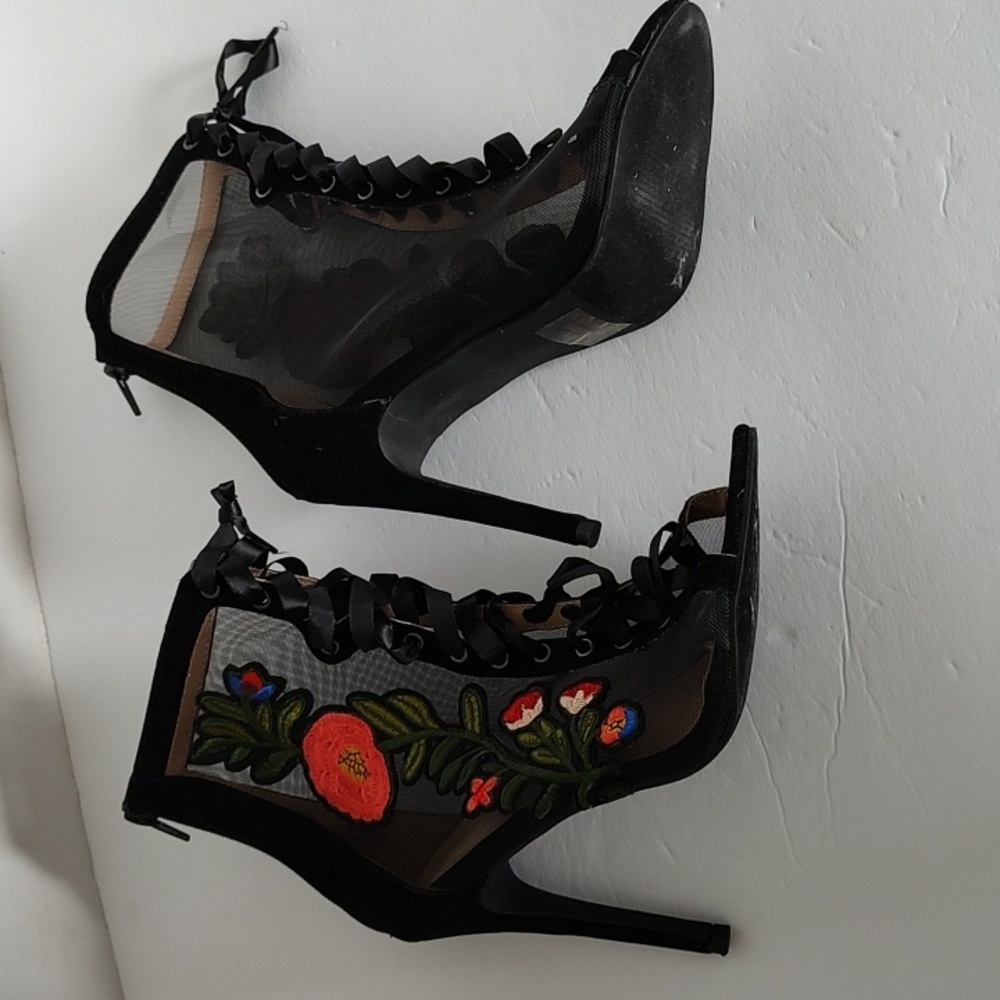 Black Mesh Embroidered Ankle Boots With Satin Laces Back Zipper Sz 8